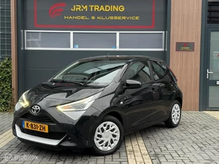 Hoofdafbeelding Toyota Aygo Toyota Aygo 1.0 VVT-i x-joy Zwart Nap 5DRS Carplay Airco