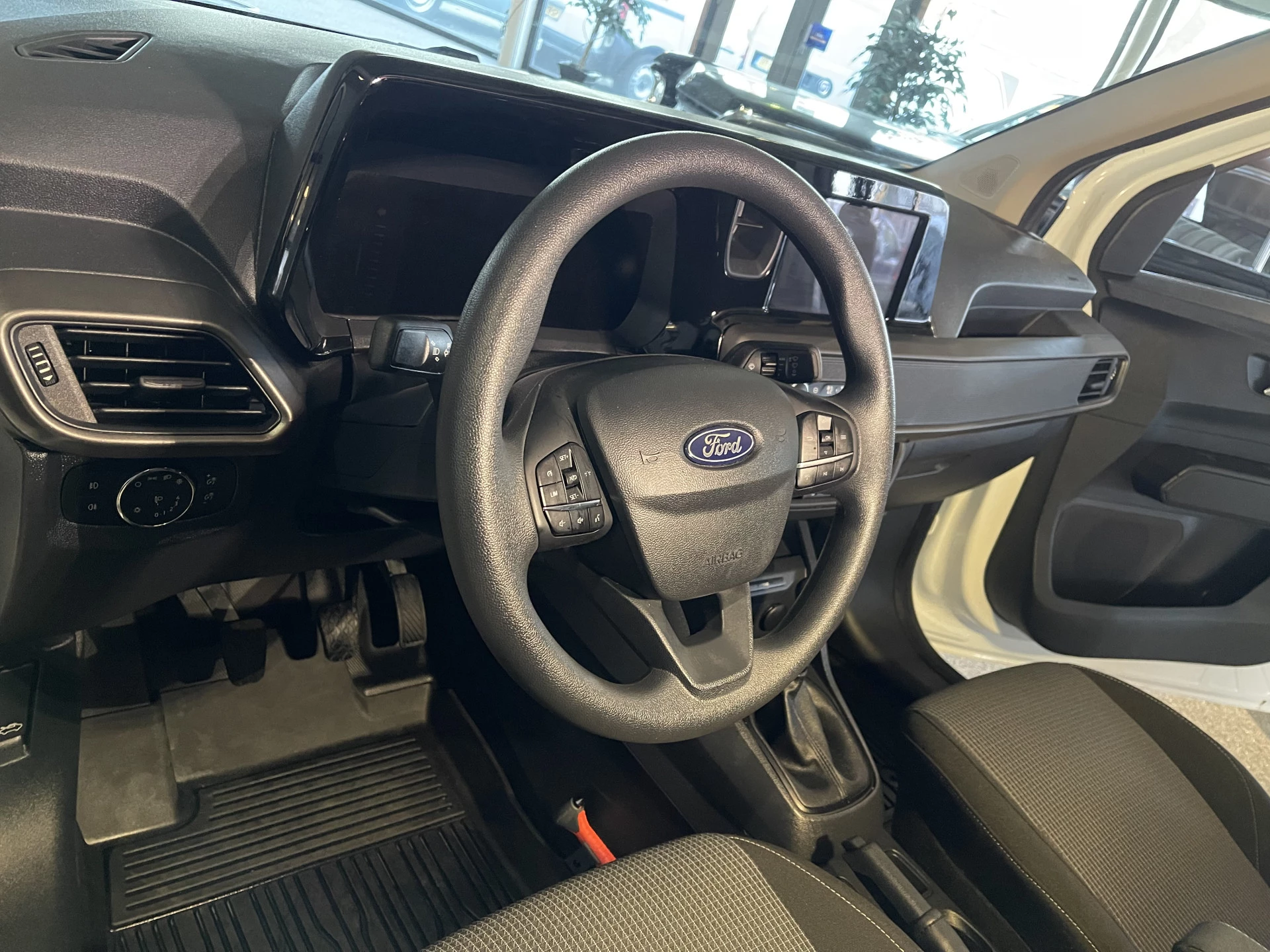 Hoofdafbeelding Ford Transit Courier