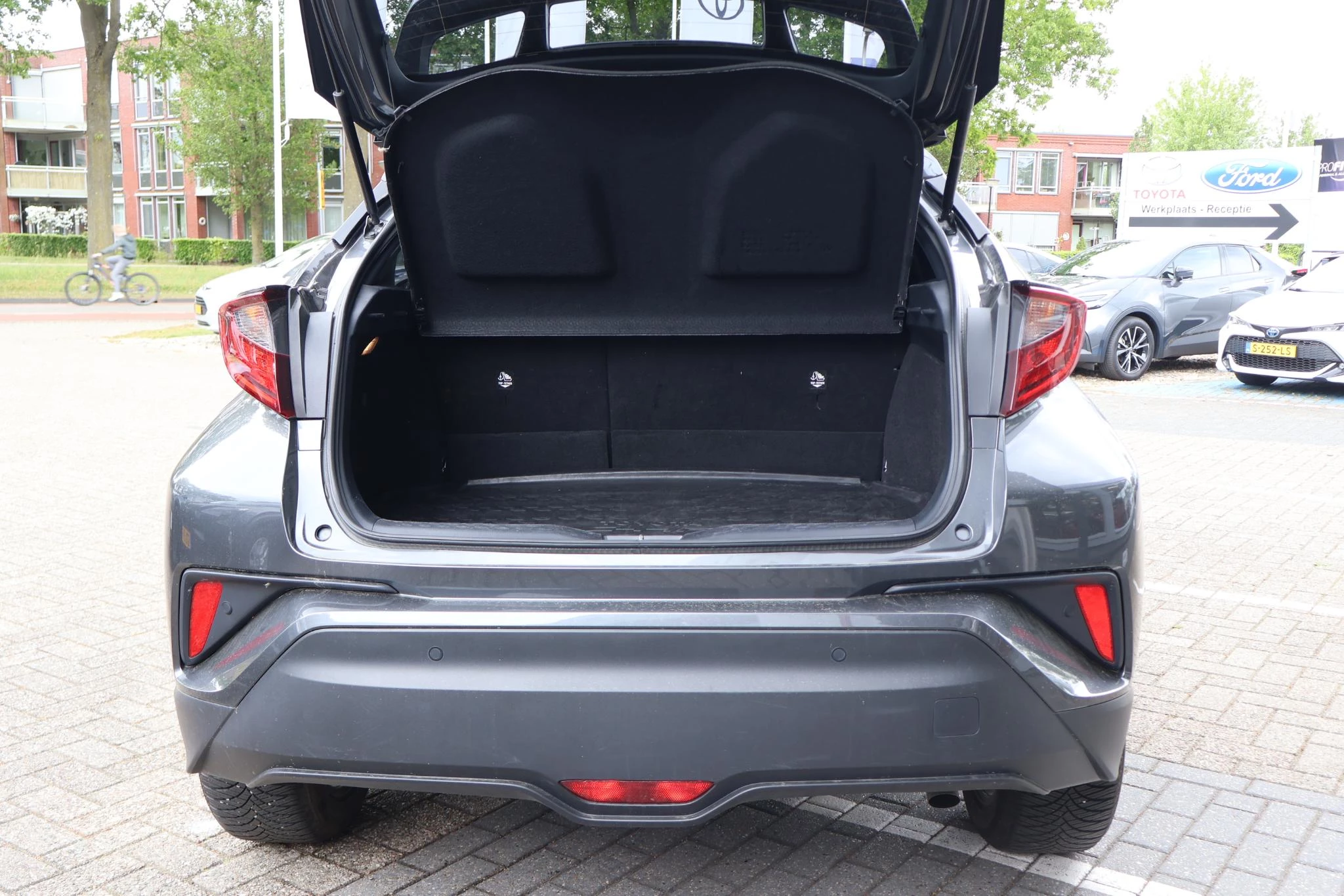 Hoofdafbeelding Toyota C-HR