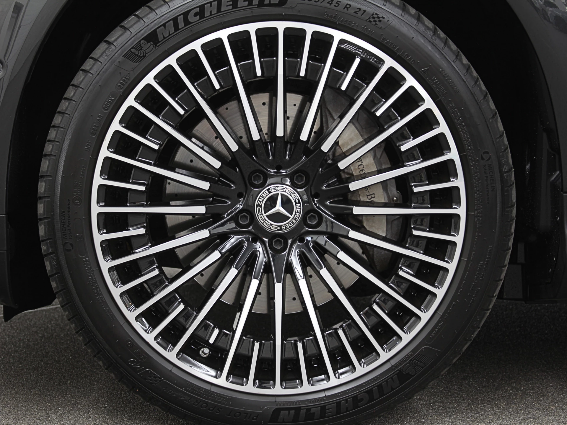 Hoofdafbeelding Mercedes-Benz EQC
