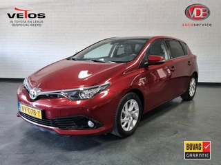 Hoofdafbeelding Toyota Auris Toyota Auris 1.8 Hybrid Volcano / Pano / Afn. Trekhaak