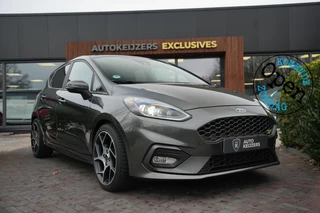 Hoofdafbeelding Ford Fiesta Ford Fiesta 1.5 EcoBoost ST-3 Panoramadak Cruise Recaro LED Keyless