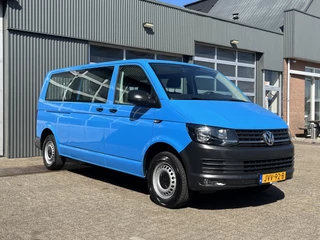 Volkswagen Transporter Kombi 2.0 TDI L2H1 Airco Cruise control Parkeersensoren achter EURO 6 ! Ideaal voor camperombouw! Prijs is incl btw en bpm 9-persoons op kenteken. Marge Groeps vervoer Taxi Combi Tourer Passenger