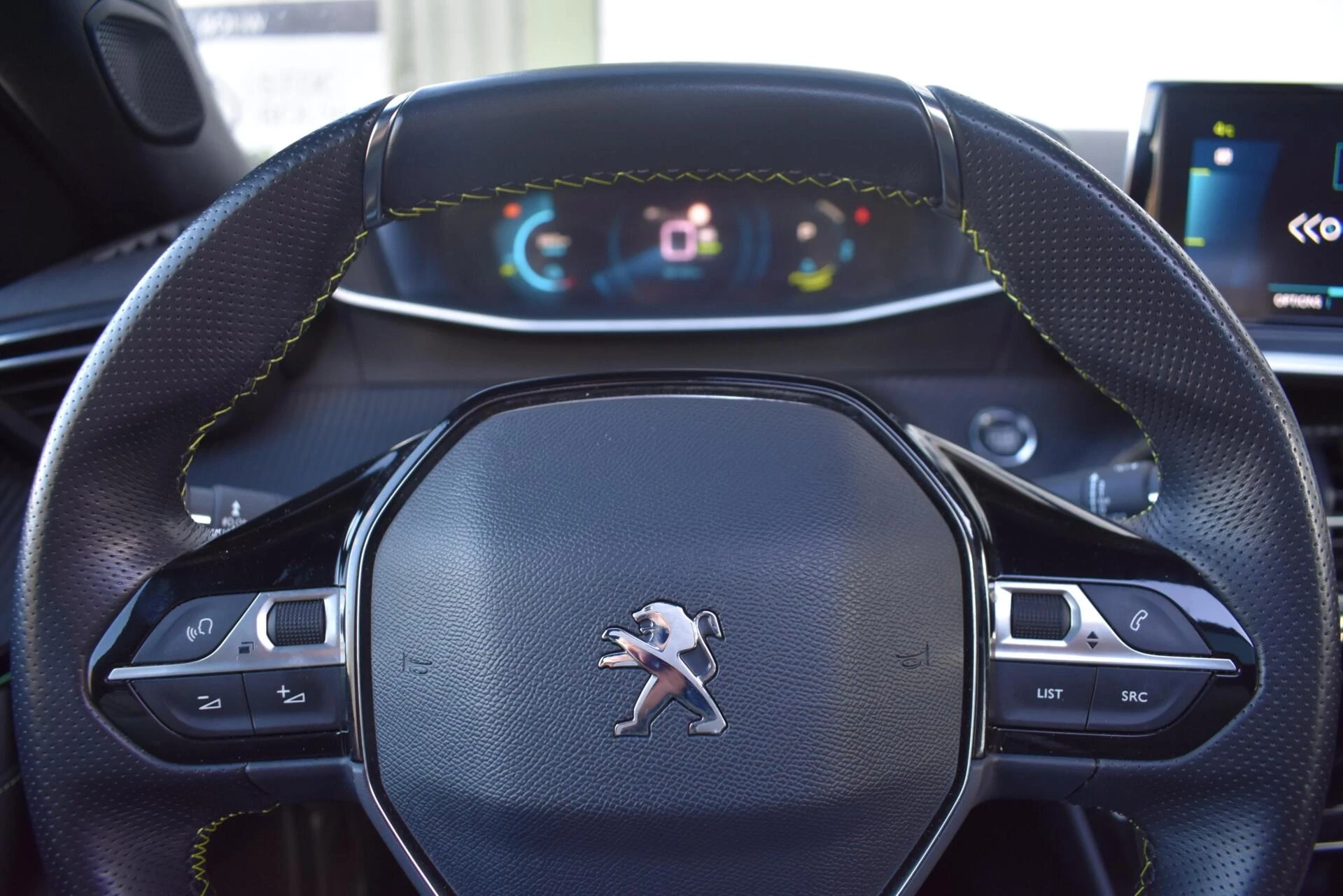 Hoofdafbeelding Peugeot e-2008