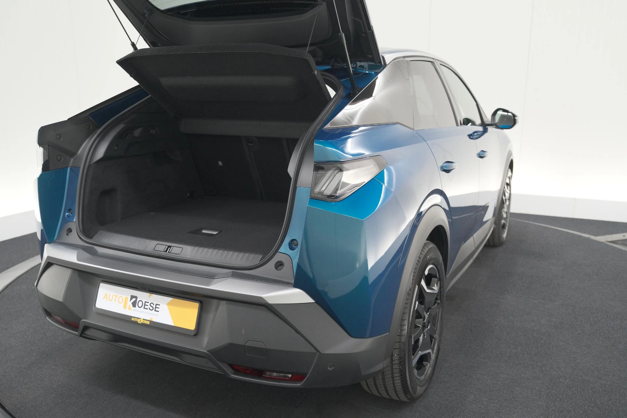 Hoofdafbeelding Peugeot e-3008