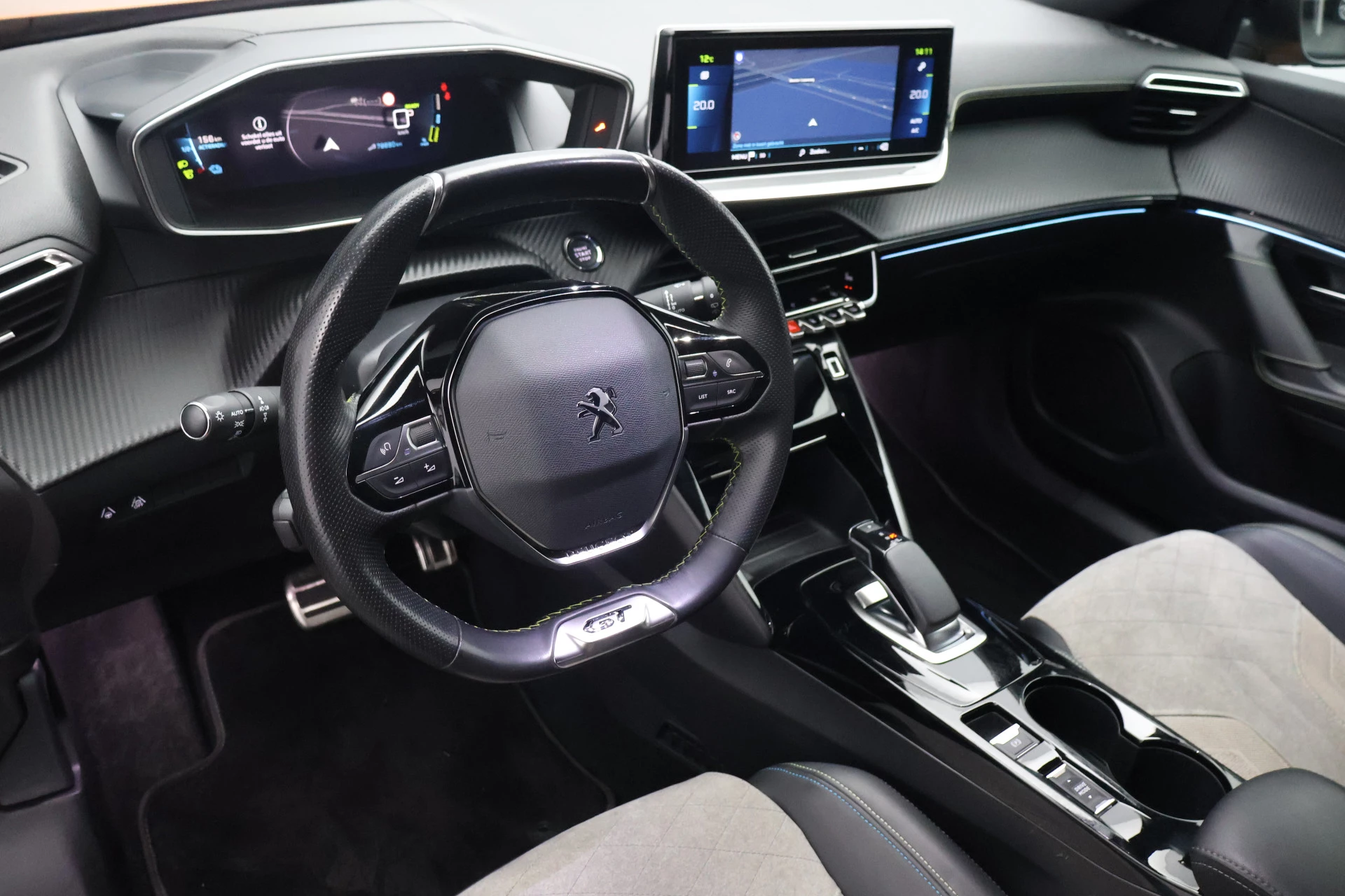 Hoofdafbeelding Peugeot e-2008