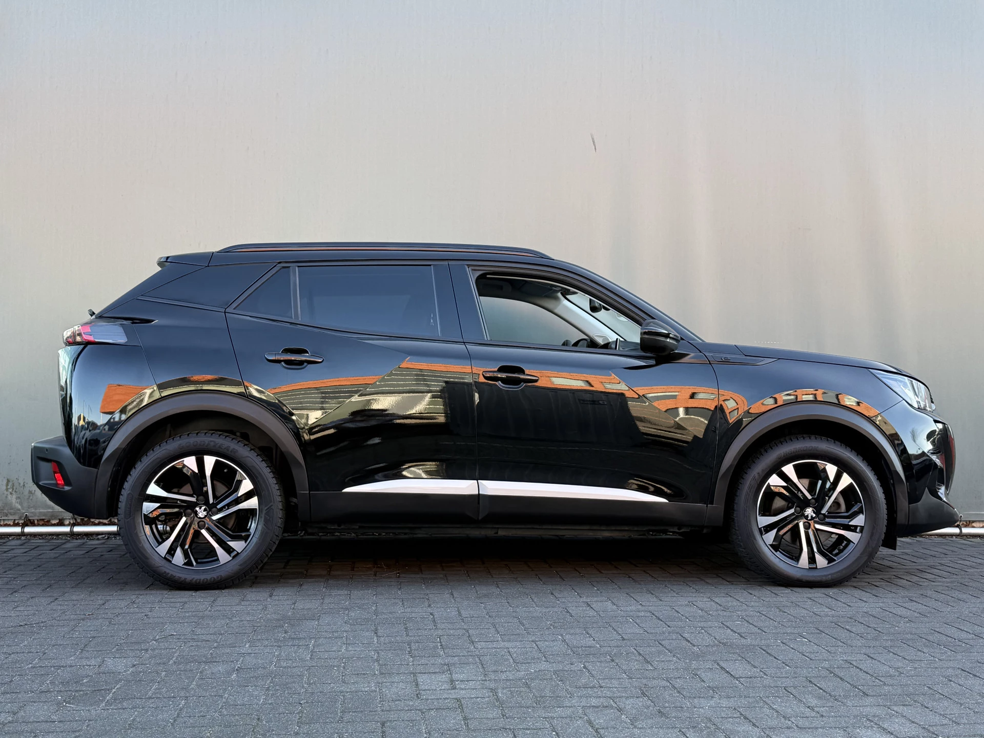 Hoofdafbeelding Peugeot e-2008