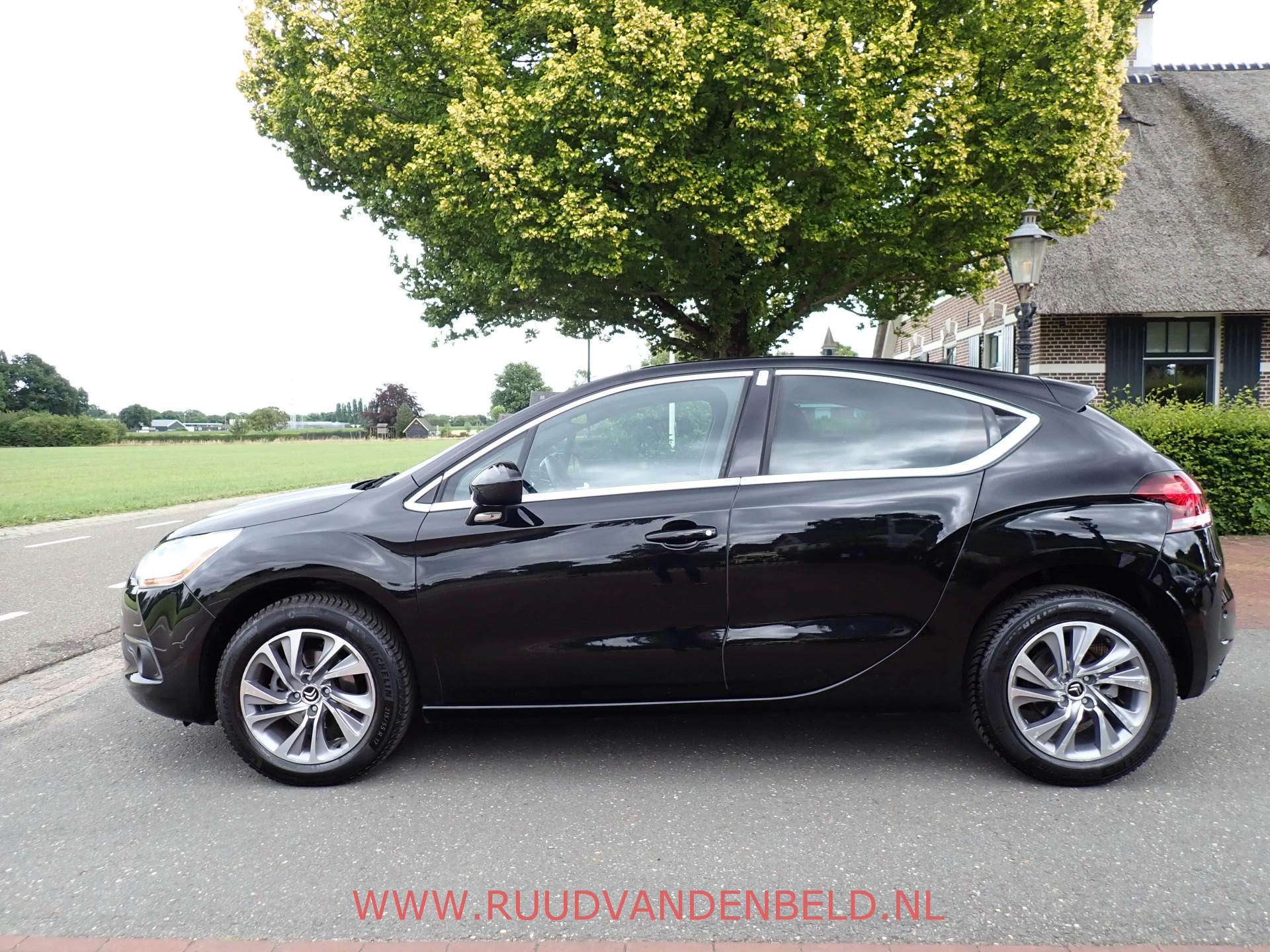 Hoofdafbeelding DS DS 4