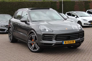Porsche Cayenne 3.0 E-Hybrid / Trekhaak / Panoramadak / Camera / Luchtvering / 22'' / Sportchrono / Bose / Stoelventilatie+Verwarming / Cruise Control