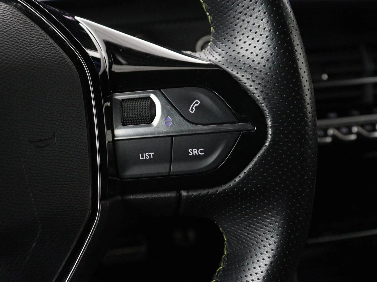 Hoofdafbeelding Peugeot e-2008