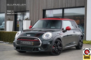 Mini 2.0 John Cooper Works Chili 231 pk | Dealer onderhouden | HUD | Harman Kardon | Panoramisch schuif/kanteldak | Stoelverwarming | Adaptief onderstel | Sportuitlaat | JCW Kuipstoelen | Camera | Cruise Control | Extra getint glas |