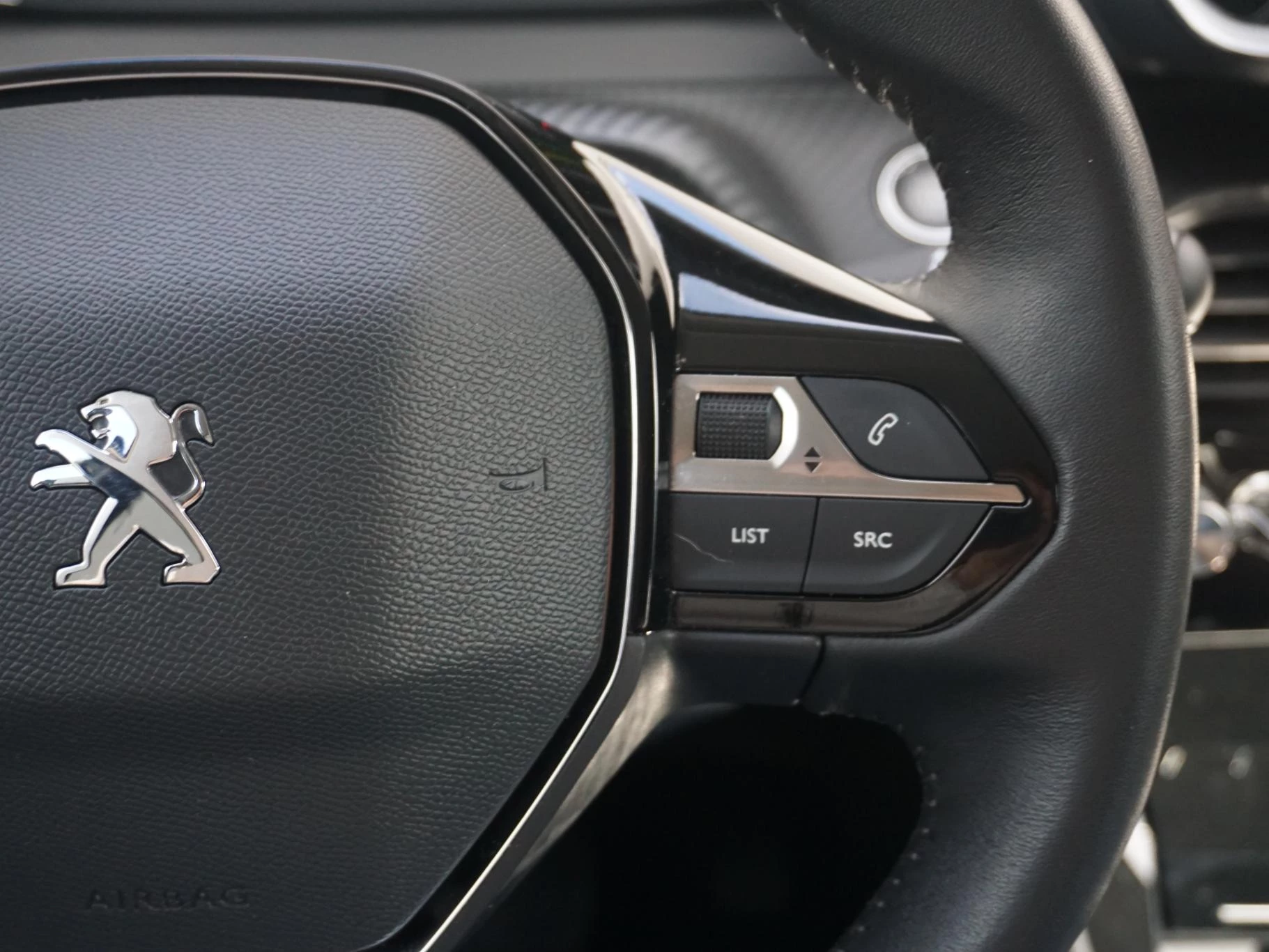 Hoofdafbeelding Peugeot e-2008