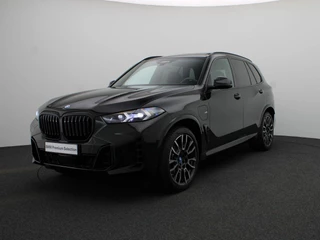 BMW X5 xDrive50e M Sportpakket Pro | Travel Pack | Innovation Pack | Integral Active Steering | Panoramadak | Comfortstoelen | Driving Assistant Professional | Harman Kardon | 21''