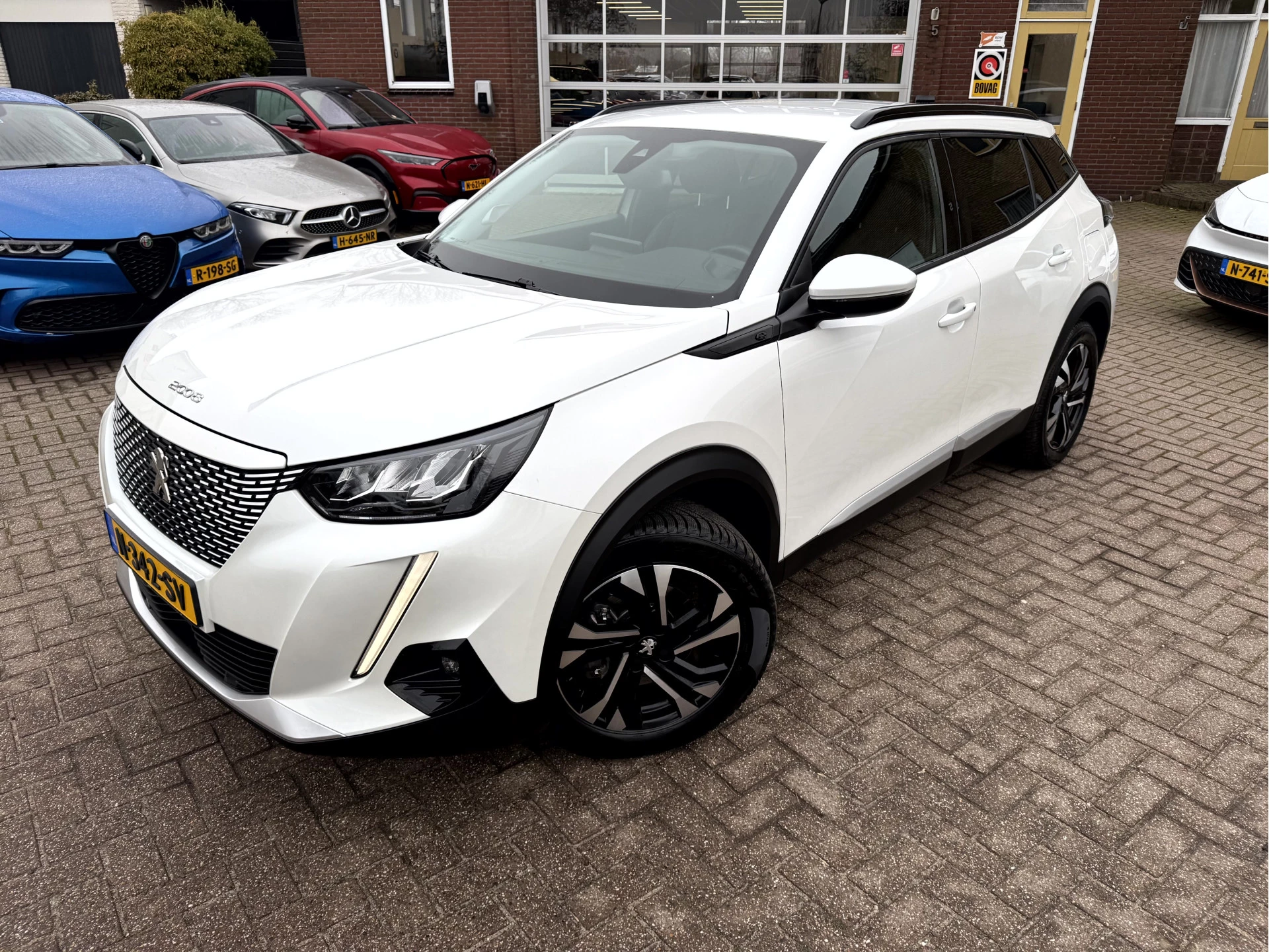 Hoofdafbeelding Peugeot e-2008