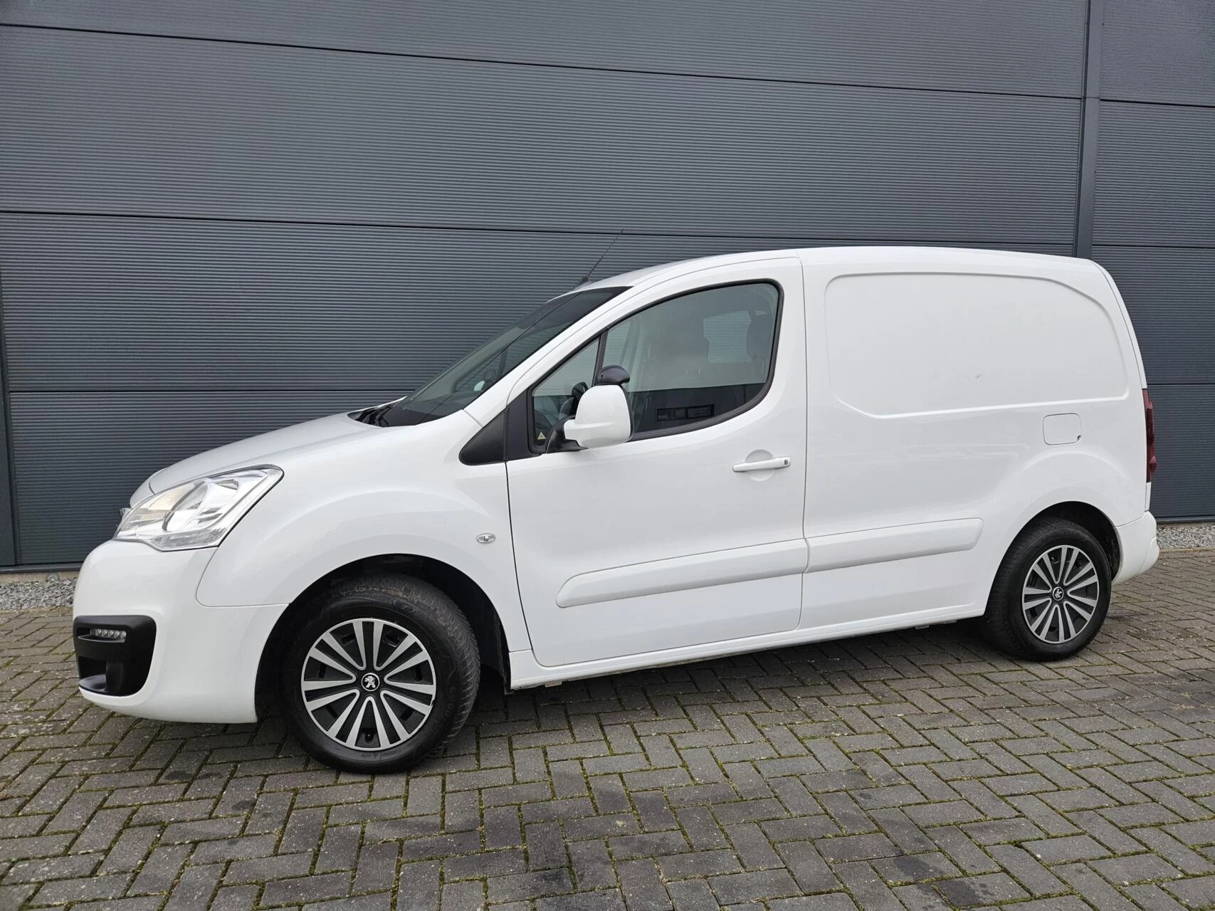 Hoofdafbeelding Peugeot Partner