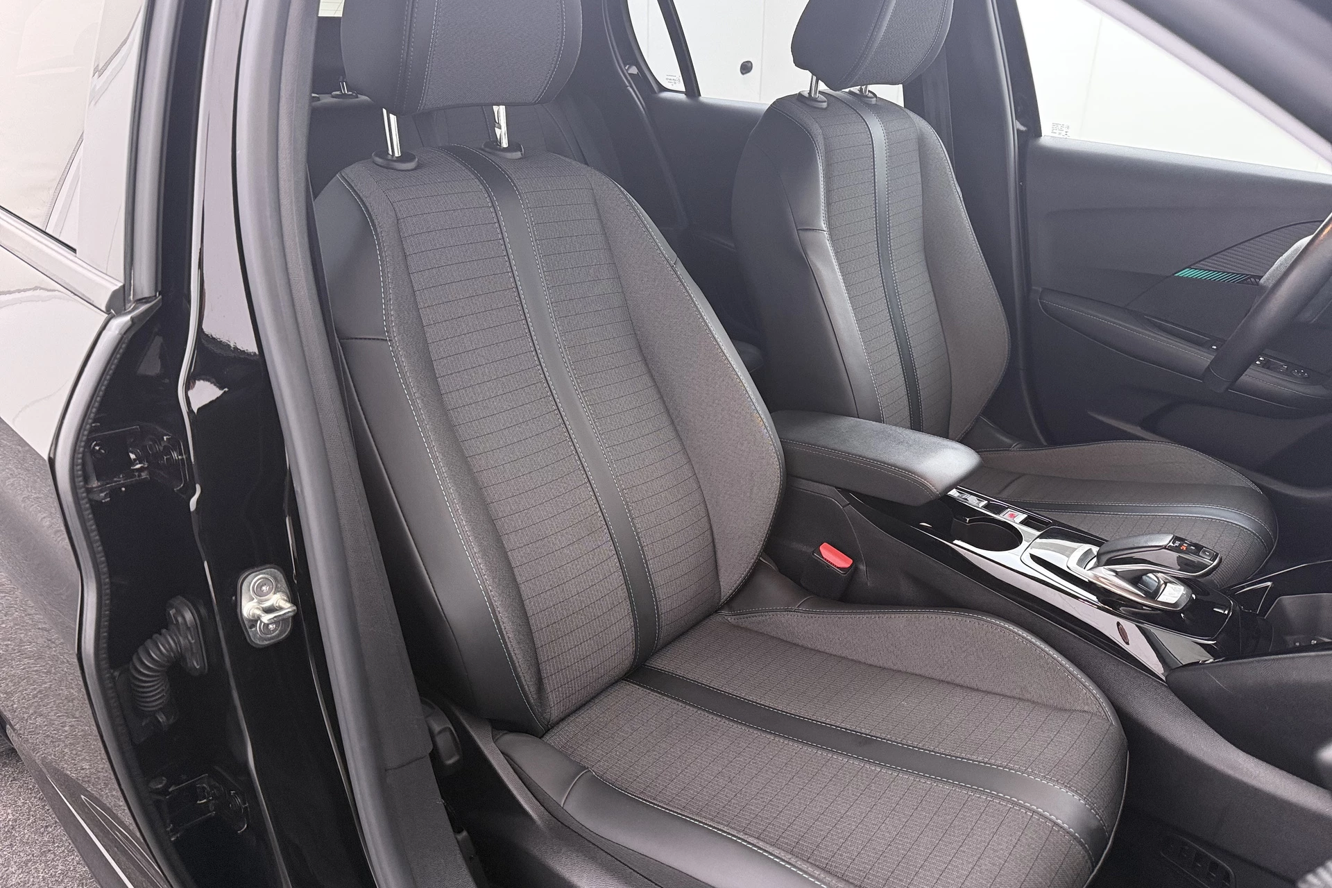 Hoofdafbeelding Peugeot e-208