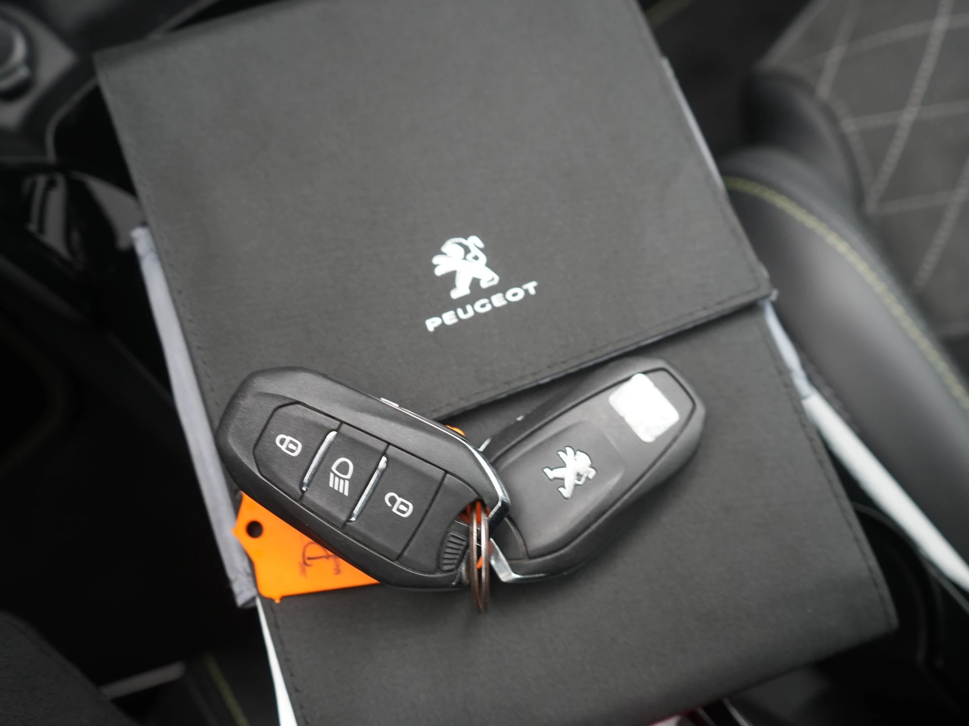 Hoofdafbeelding Peugeot e-208