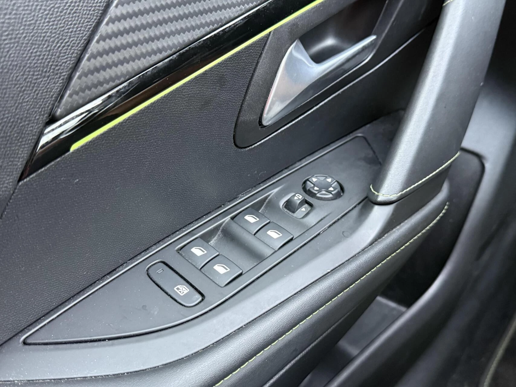 Hoofdafbeelding Peugeot e-208