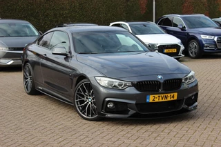 BMW 4 Serie Coupé 420i Executive M Sport / Alcantara / Spoiler / 19'' / Navigatie / Parkeerhulp achter / Sportstoelen / Cruise Control