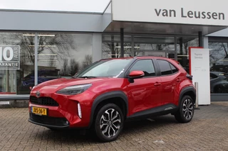 Toyota Yaris Cross 1.5 Hybrid 115 FIRST EDITION STOEL-STUUR & RUITENWISSER VERW. KEYLESS DRAADLOZE TEL. LADER