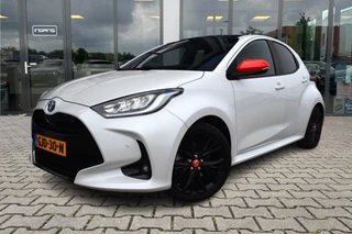 Hoofdafbeelding Toyota Yaris Toyota Yaris 1.5 Hybrid GR Sport | Pano | Camera | Head-Up | JBL |
