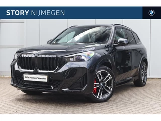 BMW X1 xDrive25e M Sport Automaat / Panoramadak / Trekhaak / Sportstoelen / M Adaptief onderstel / Head-Up / Parking Assistant Plus / Adaptieve LED