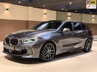 BMW 1-serie M135i xDrive High Executive Pano|M-Sport|HarmanKardon|HUD|Carplay|Stoel&Stuur verwarming|Keyless|Virtual Dash|ACC