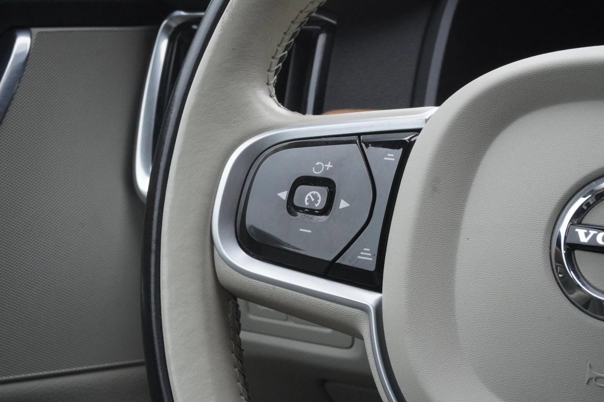 Hoofdafbeelding Volvo V90