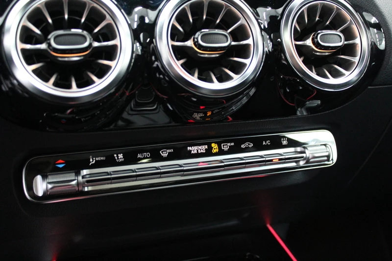 Hoofdafbeelding Mercedes-Benz EQA