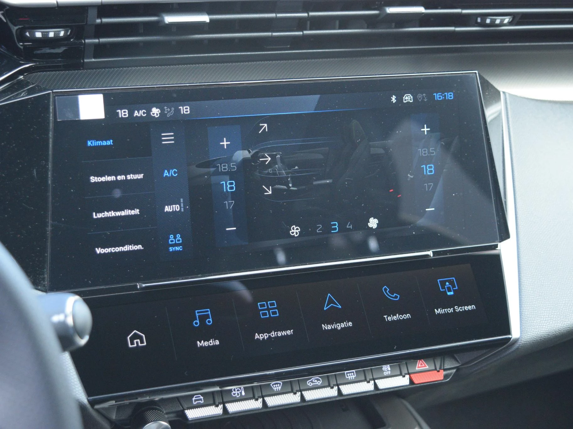 Hoofdafbeelding Peugeot e-308