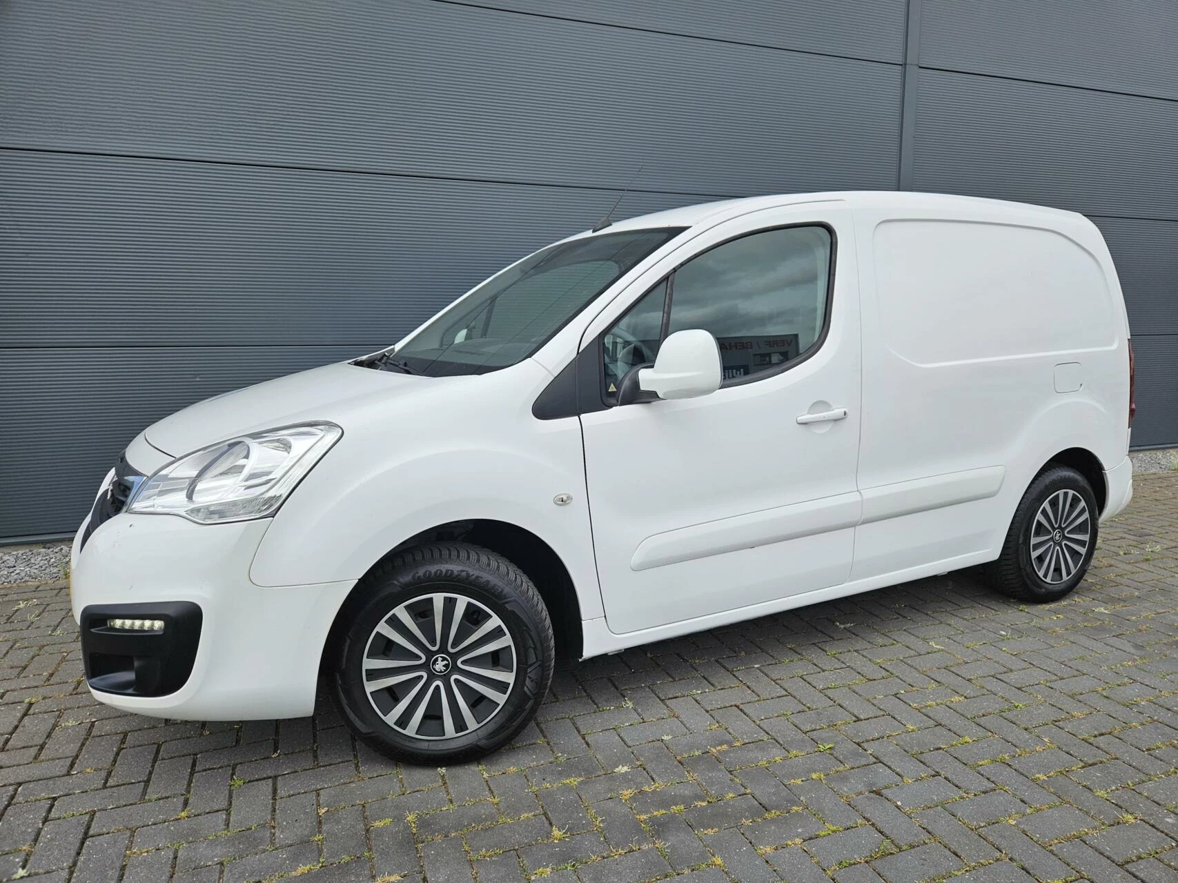Hoofdafbeelding Peugeot Partner