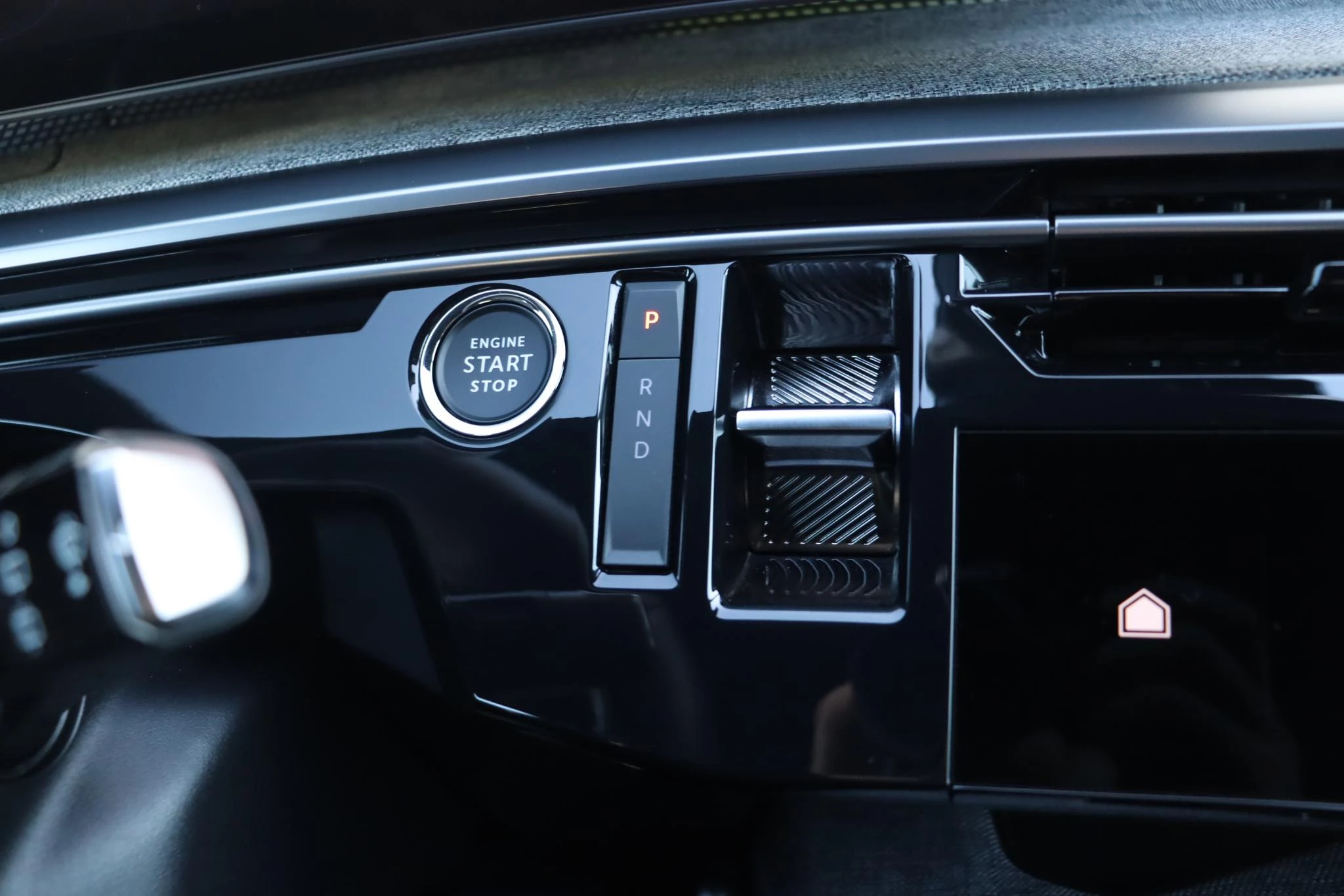 Hoofdafbeelding Peugeot e-5008