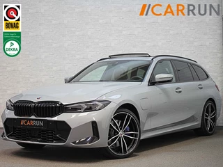 BMW 3 Serie Touring 330e 292pk M-Sport-Pro | Carbon | ACC | Stuurverw. | M50 jahre | M340 Bumper en uitlaat | E.TH 1500kg | Pano | Camera | Dab+ | Adaptieve Cruise Control | Ambiance | Lane & Side Assist  | Apple & Android Carplay | Fabrieksgarantie.