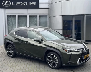 Hoofdafbeelding Lexus UX Lexus UX 250h Business Line NL-AUTO TREKHAAK TOUCHSCREEN CARPLAY BLIND-SPOT
