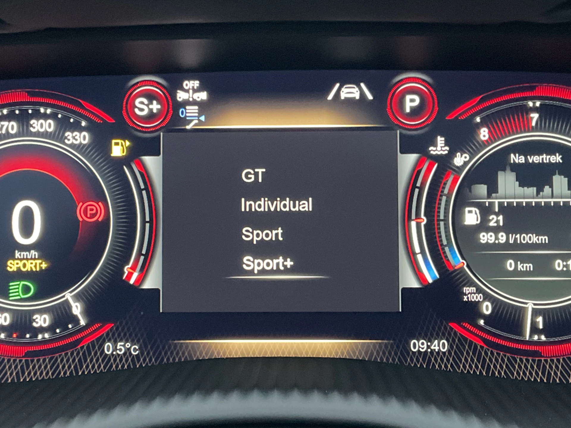 Hoofdafbeelding Aston Martin DBX