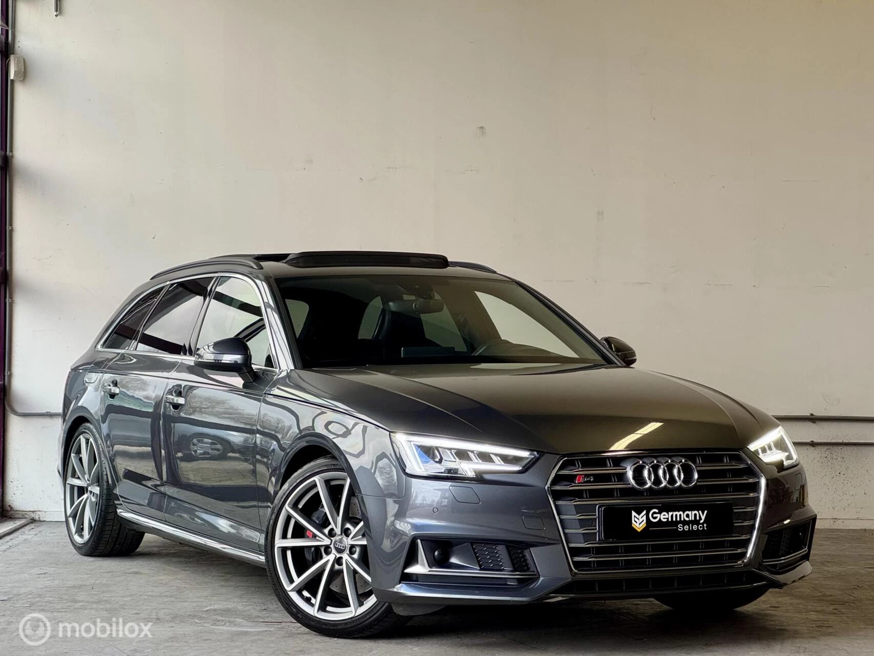 Hoofdafbeelding Audi S4