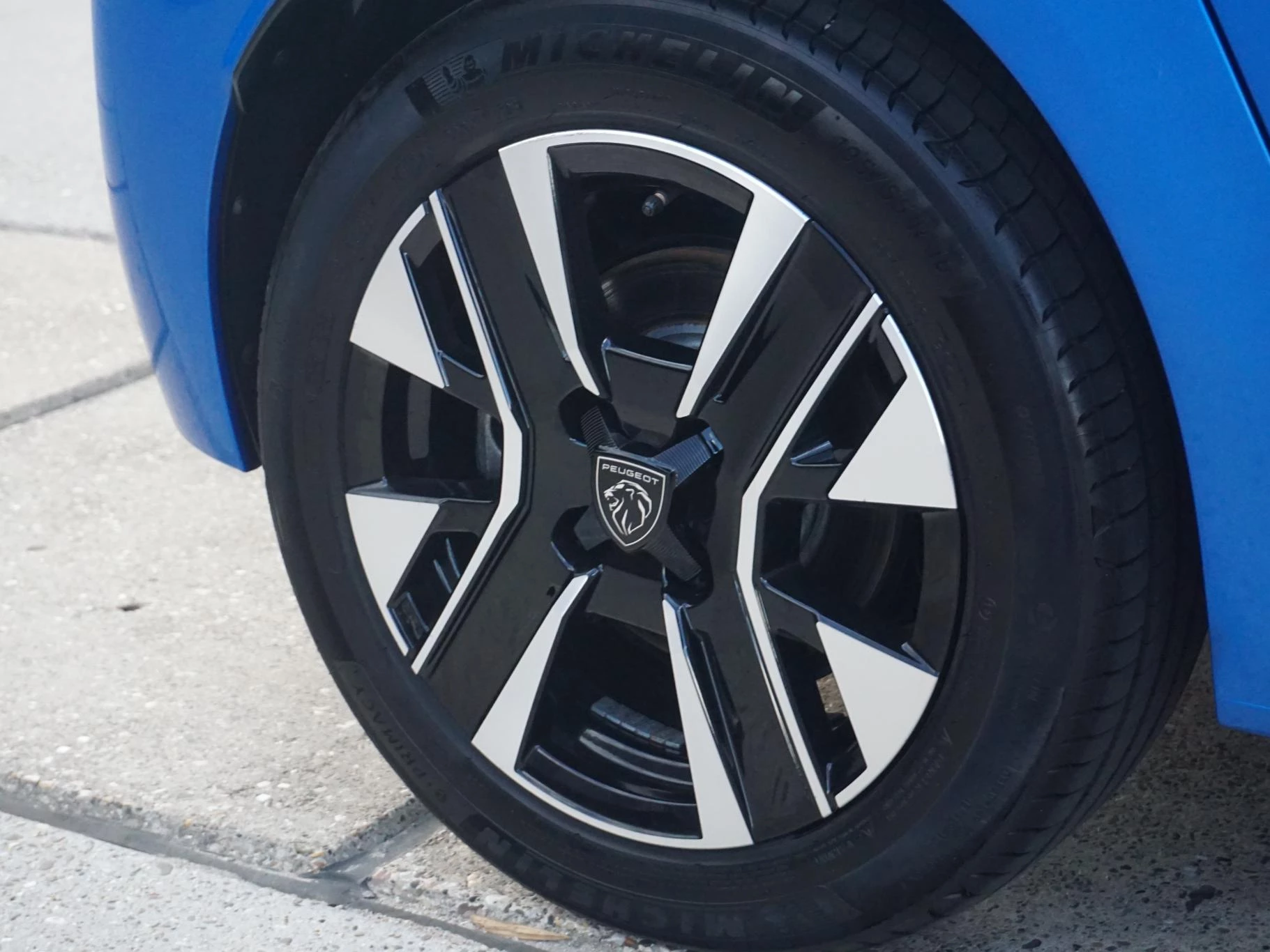 Hoofdafbeelding Peugeot e-208