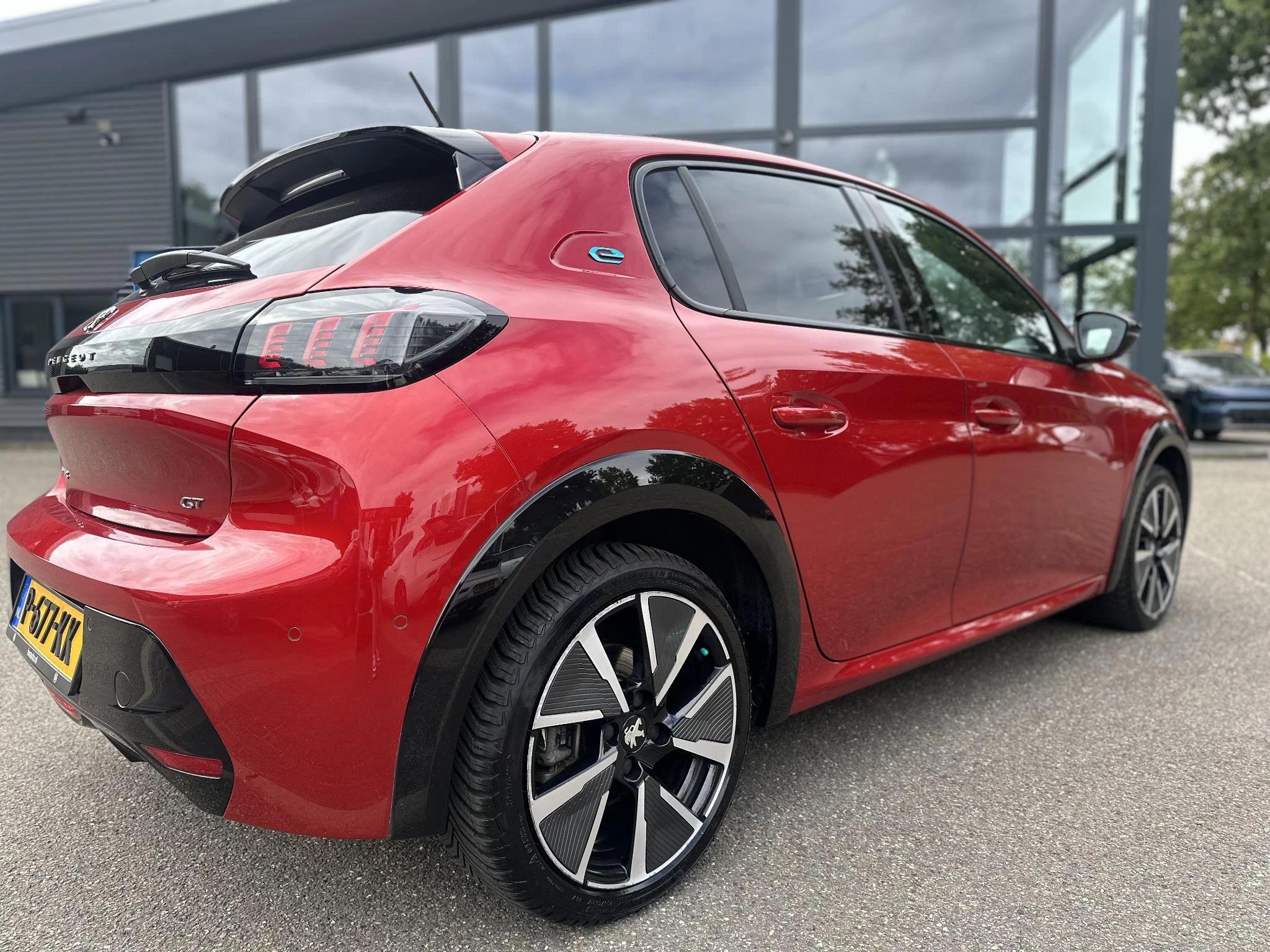 Hoofdafbeelding Peugeot e-208