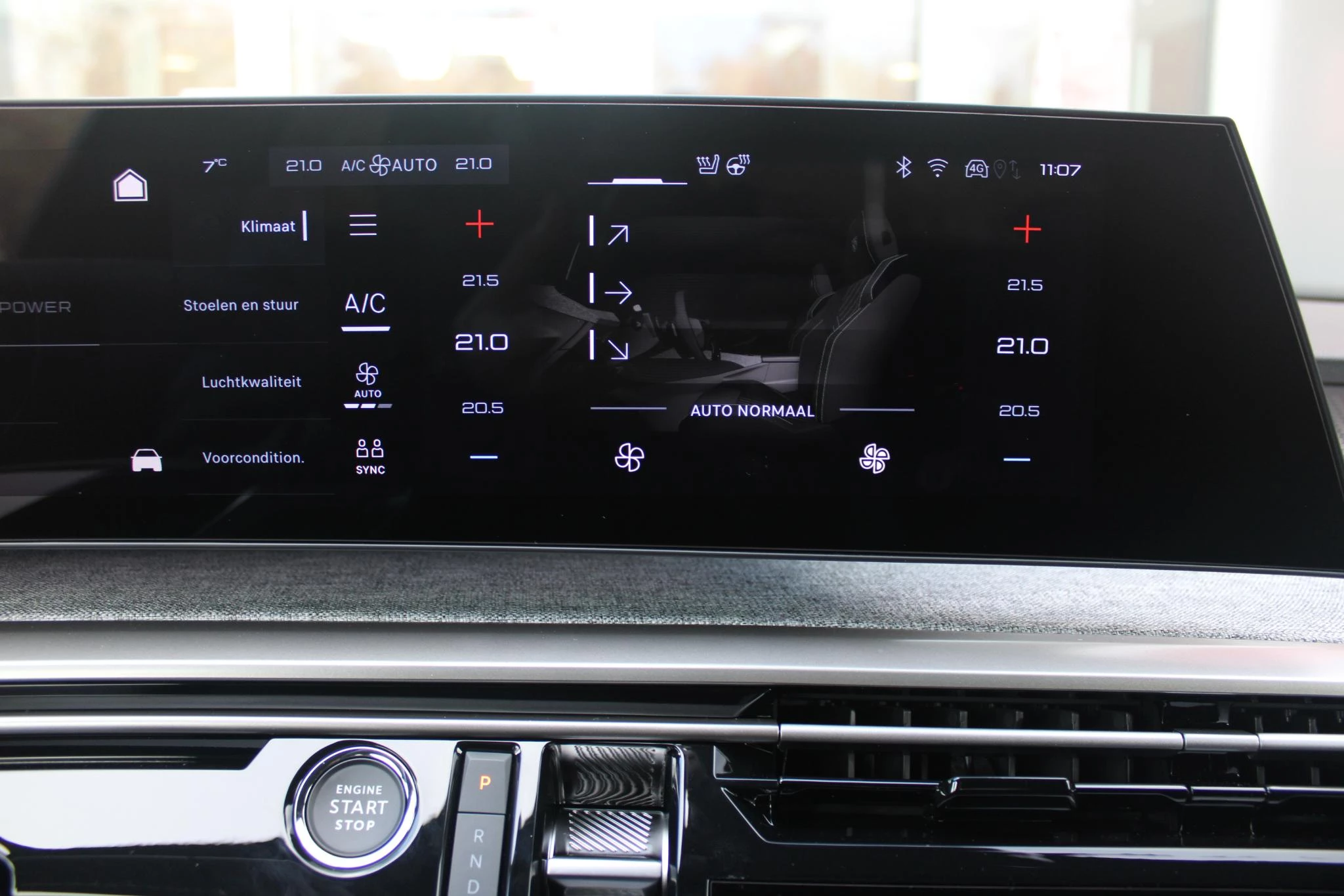 Hoofdafbeelding Peugeot e-3008