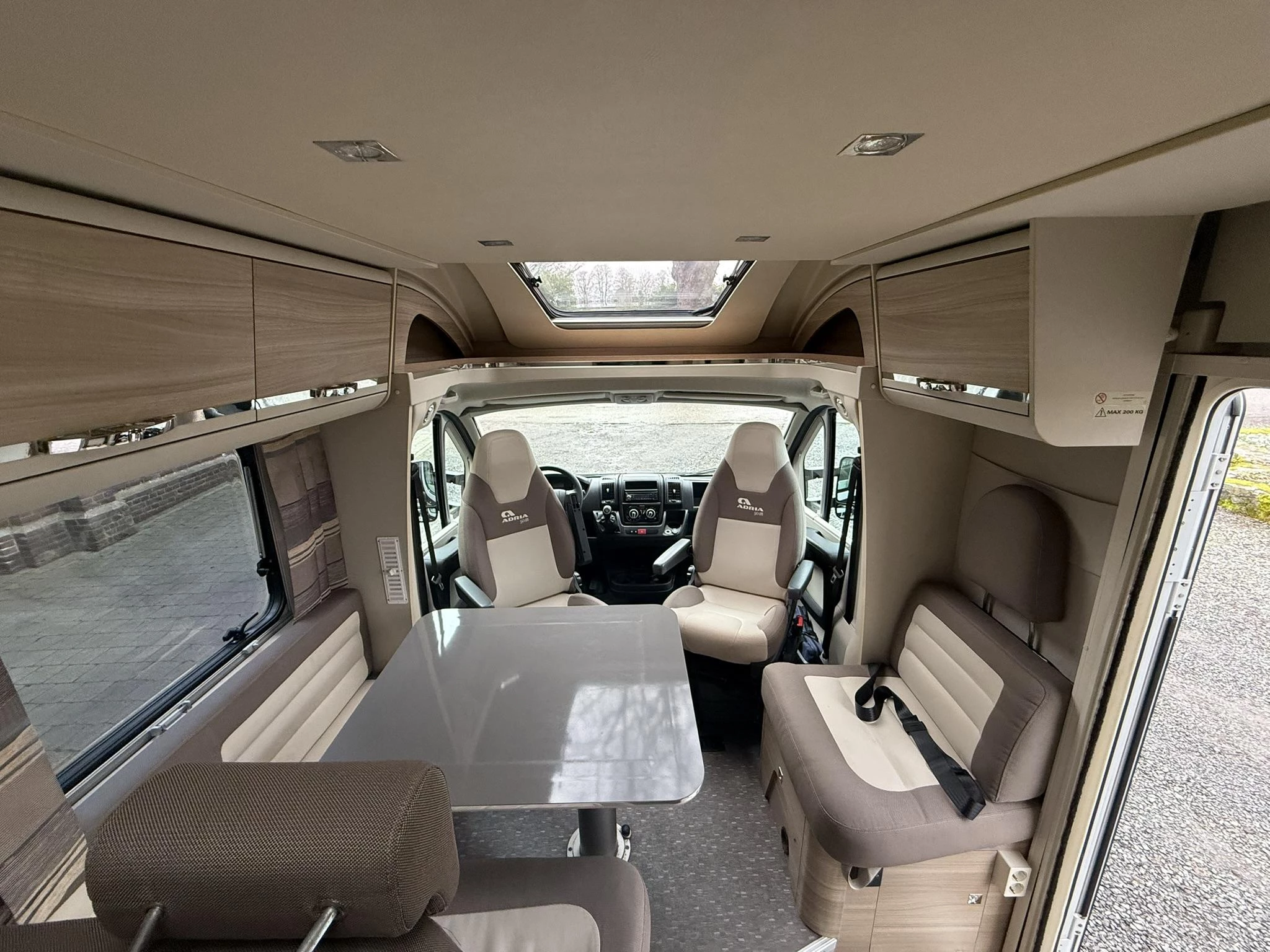 Hoofdafbeelding Adria Matrix m 670 sc