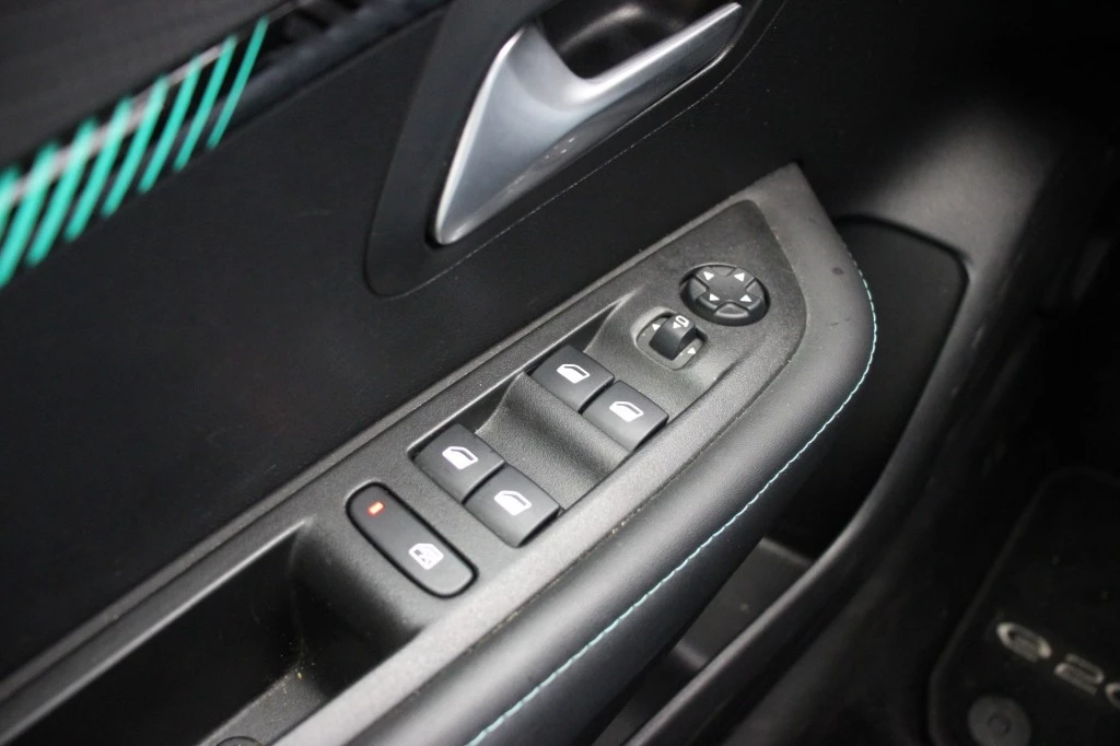 Hoofdafbeelding Peugeot e-208