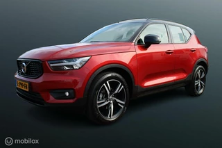 Hoofdafbeelding Volvo XC40 Volvo XC40 1.5 T3 R-Design, Pano, Trekhaak, Winterset, Pdc + camera, 360 vieuw, Stoel/stuur verwarming, Keyless, Carplay, Donkerglas, Harman kardon, Clima, Navi, Elektrische achterklep.