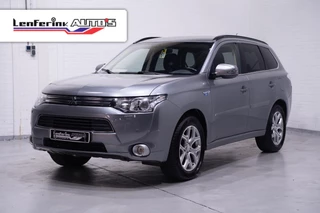 Hoofdafbeelding Mitsubishi Outlander Mitsubishi Outlander 2.0 PHEV Executive Edition AWD private-glas intro-pakket style-pakket cruise-controle navigatie camera PDC v+a trekhaak Bi-Xenon