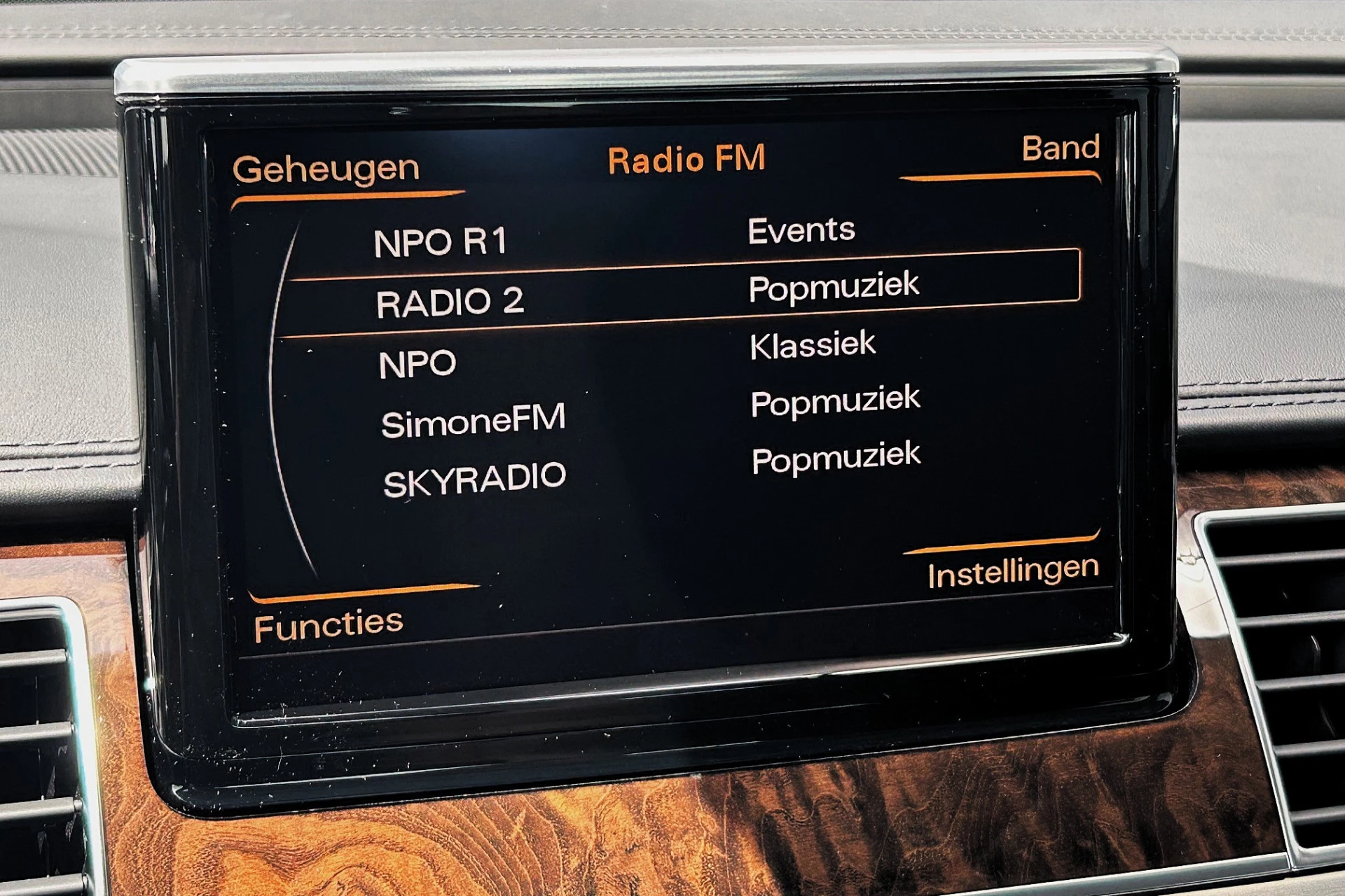 Hoofdafbeelding Audi A8