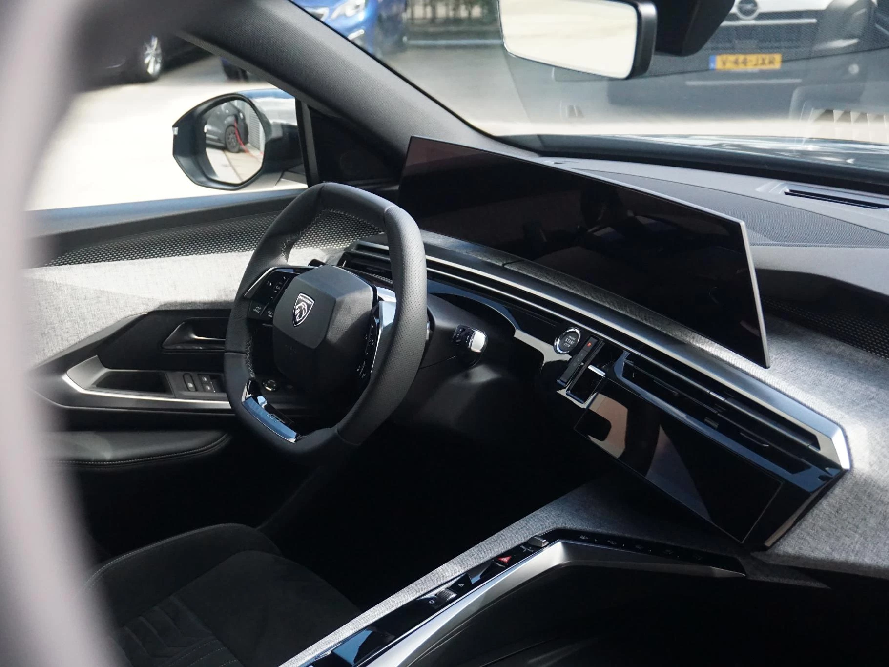 Hoofdafbeelding Peugeot e-3008