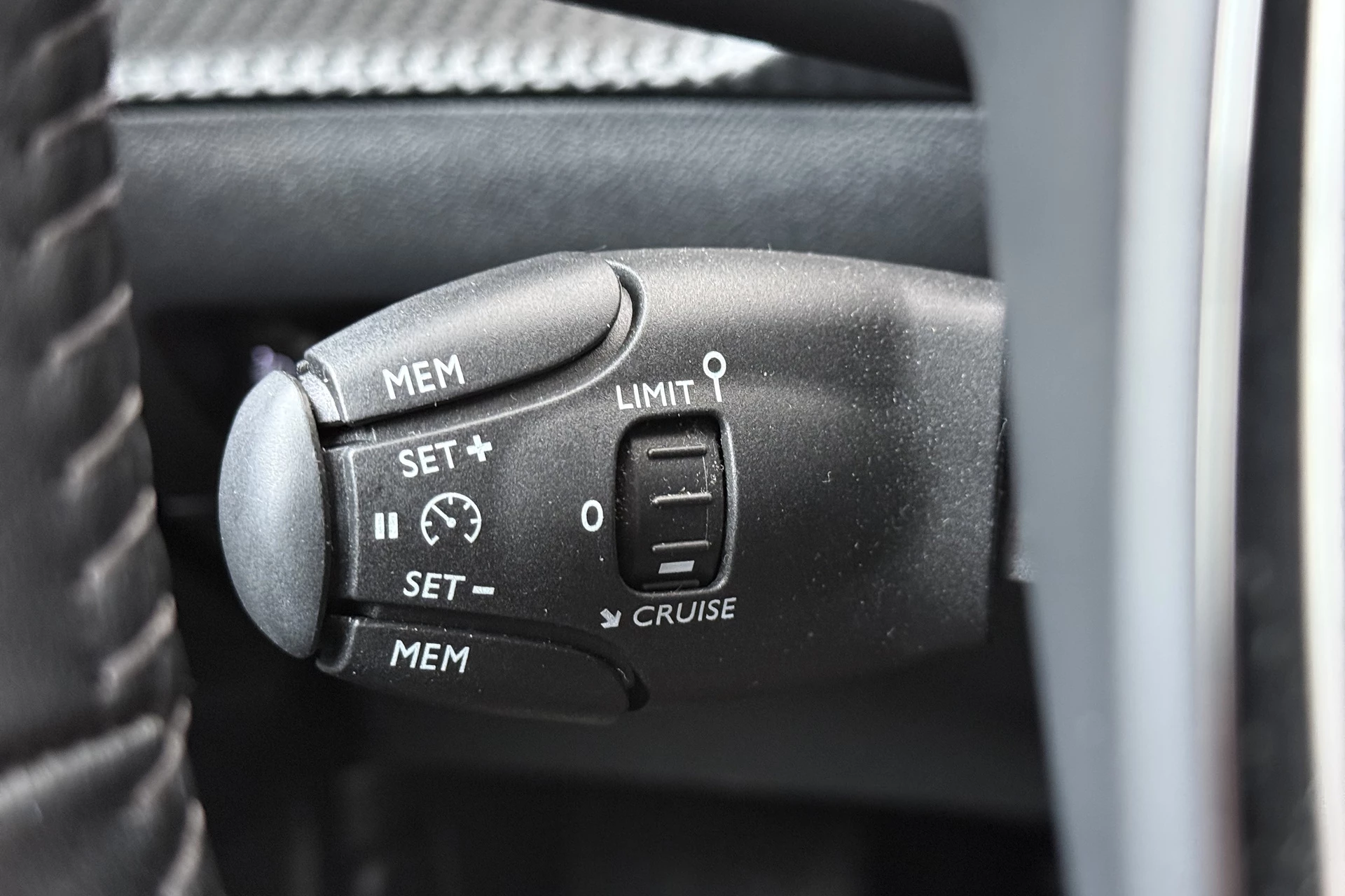 Hoofdafbeelding Peugeot e-2008