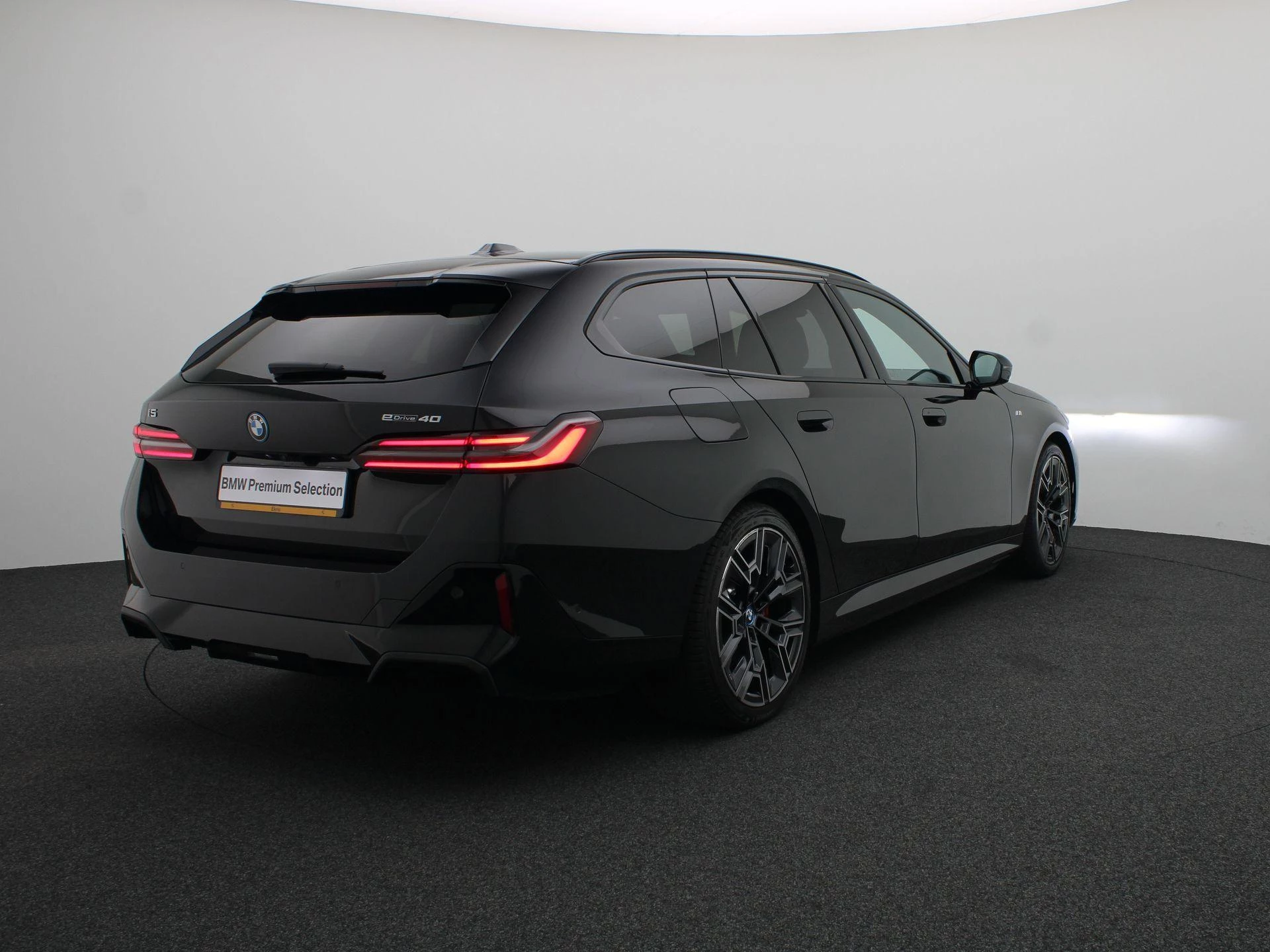 Hoofdafbeelding BMW i5