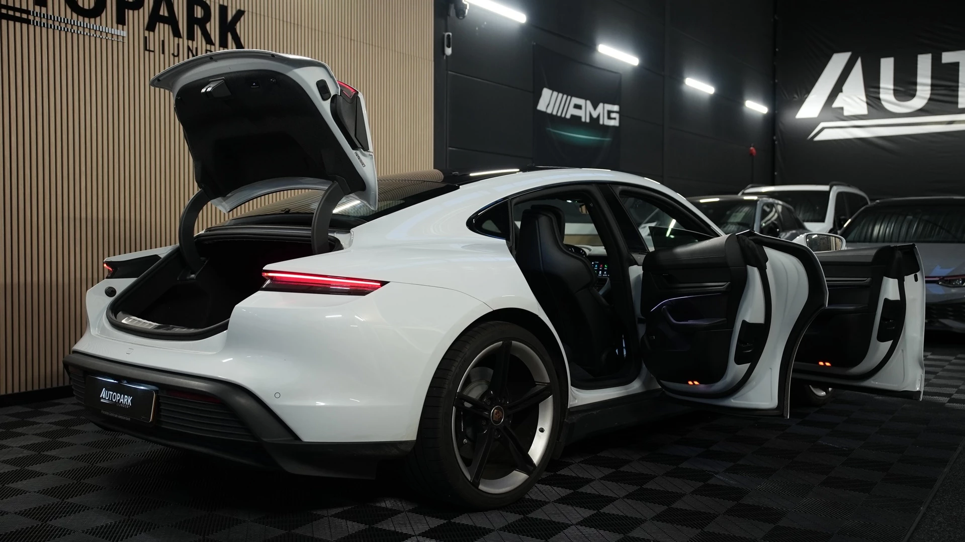 Hoofdafbeelding Porsche Taycan