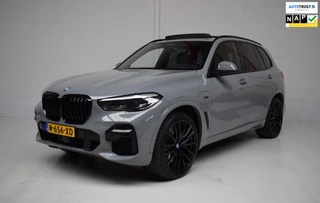 BMW X5 XDrive45e M-SPORT ORG.NED / NAP / PANORAMADAK / CARBON / 22INCH / 360CAMERA / HEAD-UP / LEER / SFEERVERLICHTING / TREKHAAK