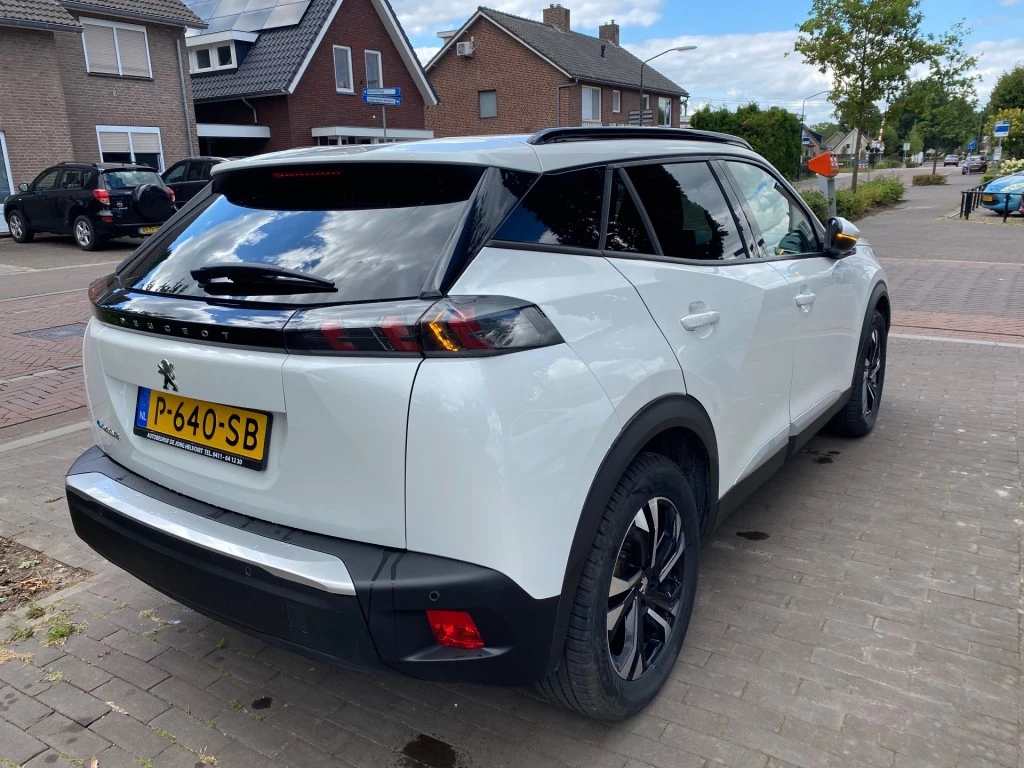 Hoofdafbeelding Peugeot e-2008